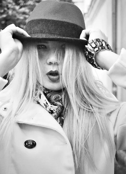 Stilvolle Junge Frau Der Stadt Herbst Modischen Stil Mädchen Mantel — Stockfoto