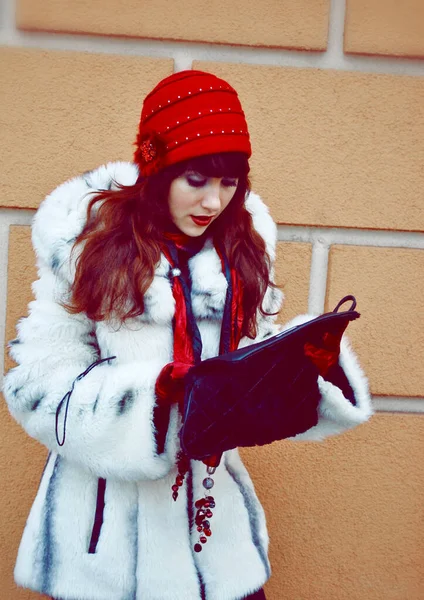 Joven Mujer Con Estilo Ciudad Otoño Estilo Moda Muchacha Capa —  Fotos de Stock