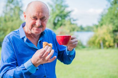 Olgun yaşlı adam hayatı, yaşam tarzı konsepti yaşlı insanlar, hayat parçaları.