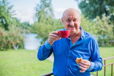 Olgun yaşlı adam hayatı, yaşam tarzı konsepti yaşlı insanlar, hayat parçaları.