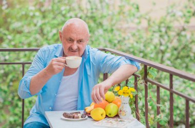Olgun yaşlı adam hayatı, yaşam tarzı konsepti yaşlı insanlar, hayat parçaları.