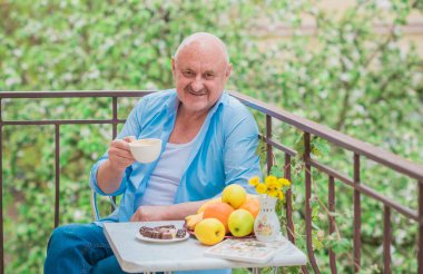 Olgun yaşlı adam hayatı, yaşam tarzı konsepti yaşlı insanlar, hayat parçaları.