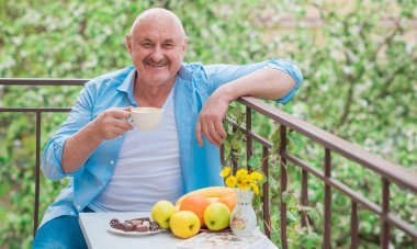 Olgun yaşlı adam hayatı, yaşam tarzı konsepti yaşlı insanlar, hayat parçaları.