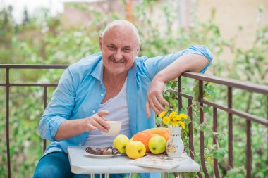 Olgun yaşlı adam hayatı, yaşam tarzı konsepti yaşlı insanlar, hayat parçaları.