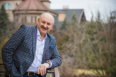 Olgun yaşlı adam hayatı, yaşam tarzı konsepti yaşlı insanlar, hayat parçaları.