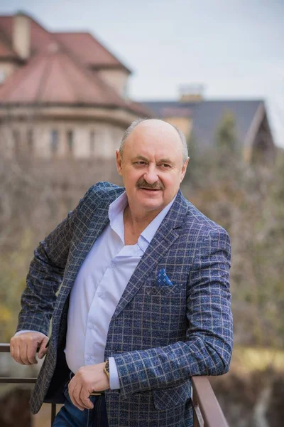 Olgun yaşlı adam hayatı, yaşam tarzı konsepti yaşlı insanlar, hayat parçaları.