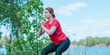 Kadın eğitimi, doğada egzersiz yapma, kilo verme sağlık zamanı, karantina sonrası şekil verme.