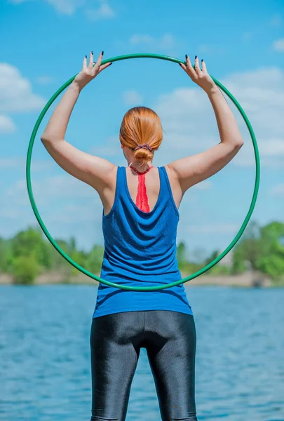 Ženský Trénink Cvičení Přírodě Ztráta Tělesné Hmotnosti Wellness Tvar Karanténě — Stock fotografie