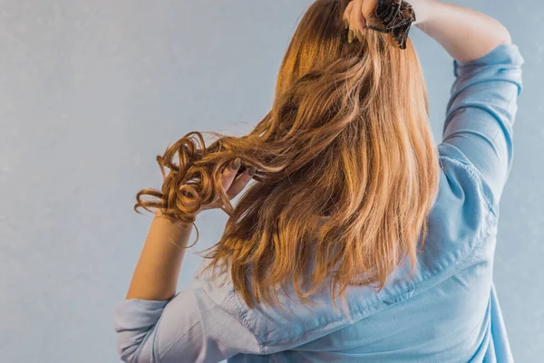 Femme Avec Une Perruque Perruque Cheveux Syntétiques Naturels Concept Beauté — Photo