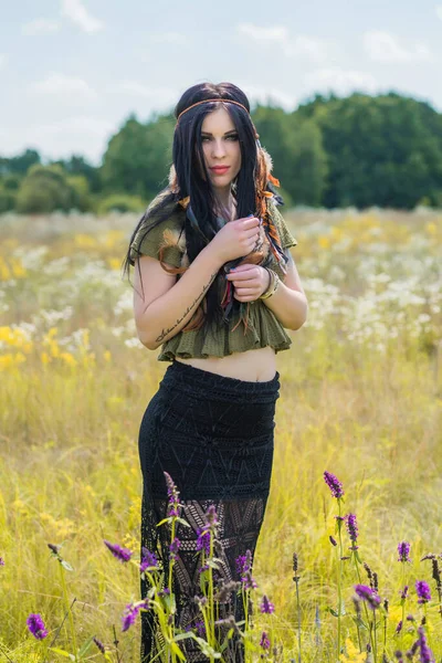 Boheemse Veren Vrouwen Look Accessoire Voor Haar Mode Details Voor — Stockfoto