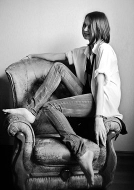 Modern bir kadının klasik portresi sıradan bir karışım tarzında. Güzel bayan yaşam tarzı