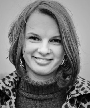 Modern bir kadının klasik portresi sıradan bir karışım tarzında. Güzel bayan yaşam tarzı