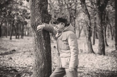 Olgun erkek yaşam tarzı, yaşlı adam, 50 'lerden sonraki hayat, yaşam tarzı. Avrupalı ya da Amerikalı kıdemli adamın portresi