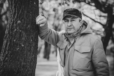 Olgun erkek yaşam tarzı, yaşlı adam, 50 'lerden sonraki hayat, yaşam tarzı. Avrupalı ya da Amerikalı kıdemli adamın portresi