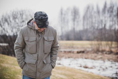 Olgun erkek yaşam tarzı, yaşlı adam, 50 'lerden sonraki hayat, yaşam tarzı. Avrupalı ya da Amerikalı kıdemli adamın portresi