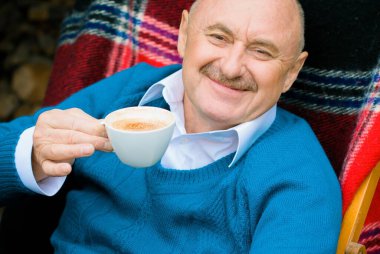 Olgun erkek yaşam tarzı, yaşlı adam, 50 'lerden sonraki hayat, yaşam tarzı. Avrupalı ya da Amerikalı kıdemli adamın portresi