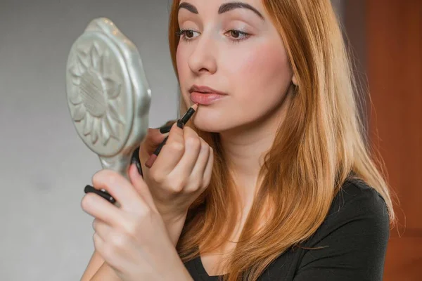 Menina Simples Colocar Maquiagem Casa Processo Maquiagem Passo Passo Olhos — Fotografia de Stock