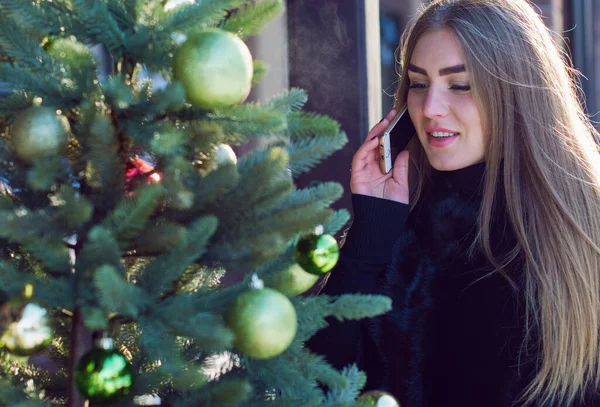 Donna Moderna Alla Moda Con Lunghi Capelli Biondi Stile Mix — Foto Stock