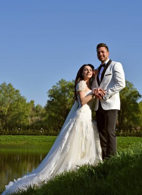 Büyülü düğün anları, aşk hikayesi, mutlu evlilikler. Düğün stili detaylar, elementler ve güzellikler 