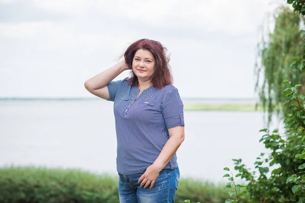 Mature Size Woman American European Appearance Walks Enjoying Life Lady — Stock Photo, Image