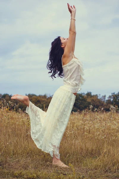 Ritratto Romantico Toni Vintage Texture Donna Abiti Pizzo Piedi Nel — Foto Stock