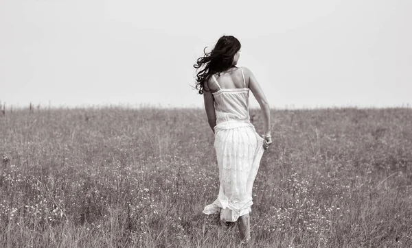 Retrato Romântico Tons Vintage Mulher Textura Uma Roupa Rendada Campo — Fotografia de Stock