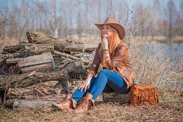 Cowgirl Stile Autunno Americano Full Figura Donna Giacca Pelle Jeans — Foto Stock