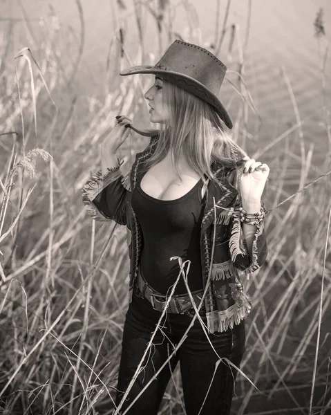 Cowgirl Amerikanischen Herbst Stil Frau Mit Voller Figur Lederjacke Jeans — Stockfoto
