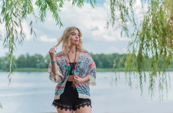 Bohemien Size Bella Donna Look Romantico Delle Donne Accessori Vestiti — Foto Stock