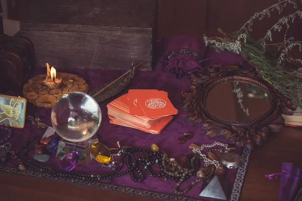 Tarot Kártyák Koncepció Jövendölés Jóslás Mágikus Rituálék Wicca Elemek Asztalon — Stock Fotó