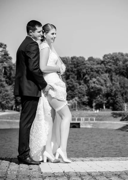 Hochzeit Schönes Paar Mit Guter Laune Küsse Der Natur Liebe — Stockfoto