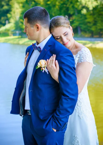 Casamento Belo Par Com Beijos Bom Humor Uma Natureza Amor — Fotografia de Stock