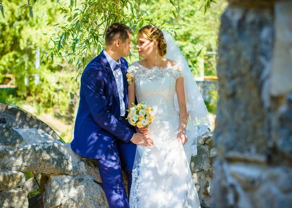 Novia Feliz Novio Después Ceremonia Boda Groom Más Joven Que — Foto de Stock