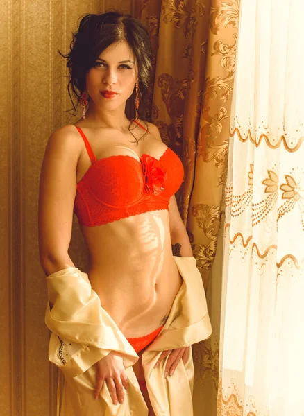 Sexy Bella Ragazza Biancheria Intima Rossa Bella Bruna Sexy Posa — Foto Stock