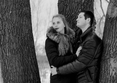 Genç aşıklar, erkek ve kadın randevudalar. Aşık genç adam ve kadın