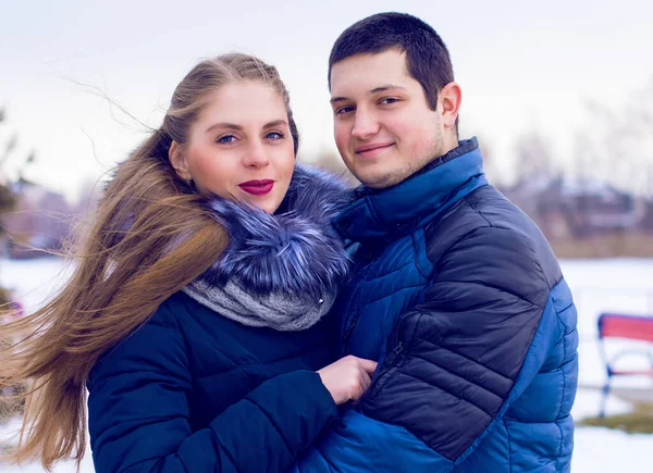 Giovani Amanti Uomo Donna Appuntamento Innamorato Giovane Uomo Donna — Foto Stock