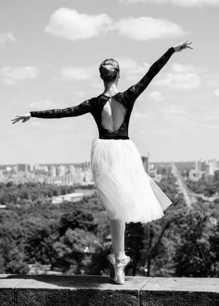 Young Woman White Tutu Dancing Green Landscape Beautiful Ballerina Showing — Stock Photo, Image