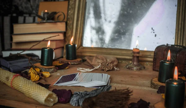 Cărţi Tarot Lumânări Obiecte Magice Vrăjitoare Wicca Ezoteric Divinație Fundal — Fotografie, imagine de stoc