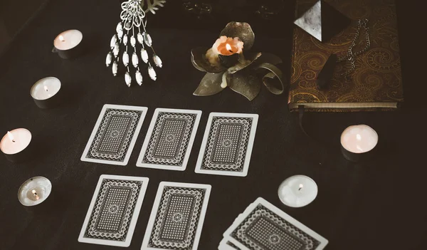 Tarjetas Del Tarot Velas Objetos Mágicos Brujas Wicca Esotérico Adivinación — Foto de Stock