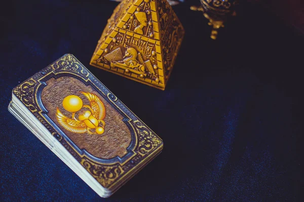Tarotkaarten Kaarsen Magische Voorwerpen Wicca Esoterische Waarzeggerij Occulte Achtergrond Met — Stockfoto