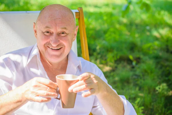 Homme Mûr Européen Américain Chemise Blanche Avec Tasse Thé Trouve — Photo