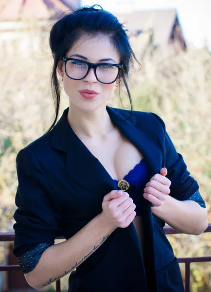 Bild Sexig Affärskvinna Och Jacka Med Glasögon Begreppet Erotik Vardagen — Stockfoto