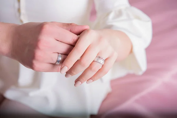 Konsep Pernikahan Mengusulkan Untuk Menikah Cincin Tangan Menyatakan Perasaannya Mengatakan — Stok Foto