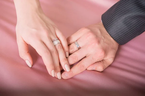 Концепция Свадьбы Предложение Выйти Замуж Кольцо Руках Заявляя Своих Чувствах — стоковое фото