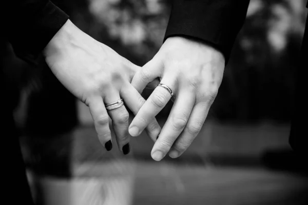 Conceito Casamento Propondo Casar Anel Nas Mãos Declarando Seus Sentimentos — Fotografia de Stock