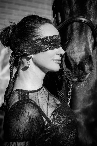 Een Elegante Ruiter Die Met Haar Paard Praat Portret Van — Stockfoto