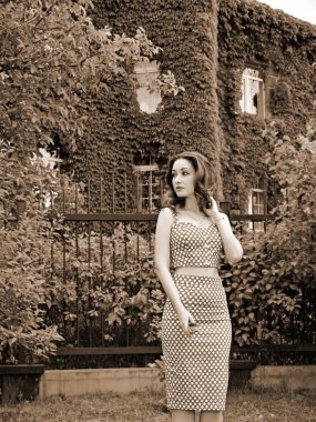 Tatil zamanı. Bahar - Yaz sezonu. Tatil ve seyahat zamanı. Kadın portresi güzel manzara.