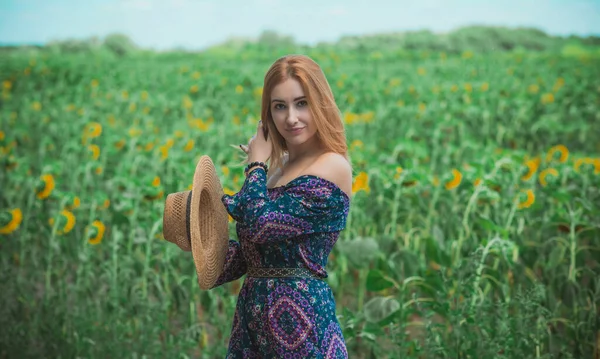 Mujer Campo Use Sombrero Paja Rústico Vestido Algodón Boho Moda — Foto de Stock