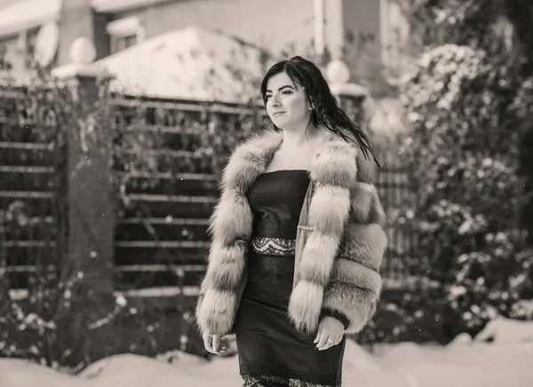Концепція Моди Красива Арабська Леді Свята Сучасна Жінка Носить Шубку — стокове фото