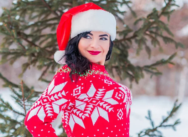 Arabisch Santa Meisje Wintervakantie Meisje Rood Kostuum Gelukkig Vrouw Met — Stockfoto